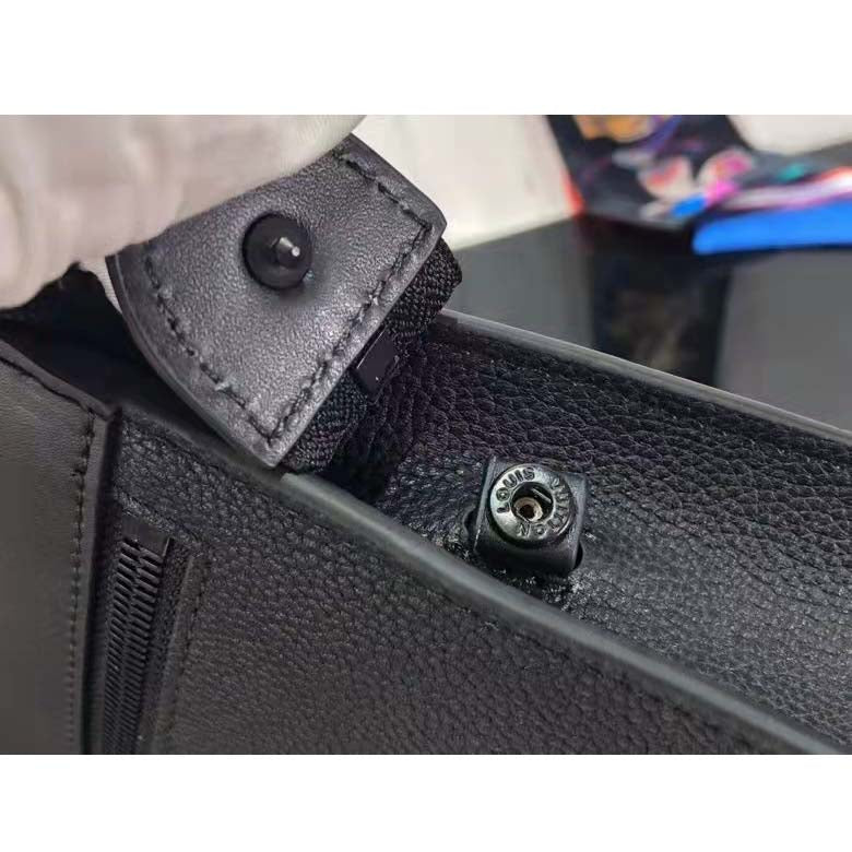 Louis Vuitton LV Unisex Messenger Voyage Black Aerogram Cowhide Leather Textile Lining