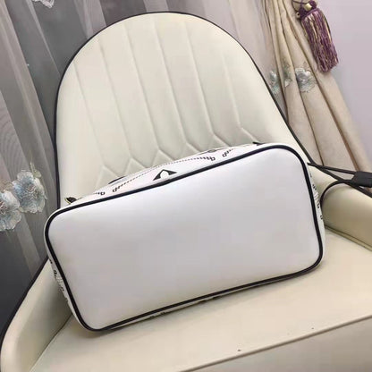Louis Vuitton LV Women Neverfull MM Tote Crème Beige Grained Cowhide Leather