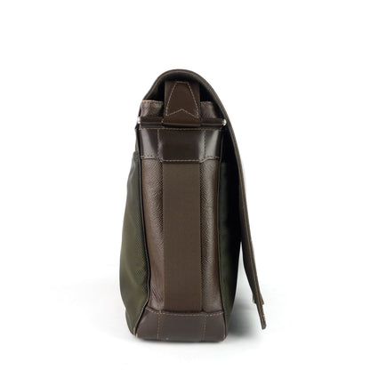 LOUIS VUITTON Viktor Taiga Leather Messenger Bag
