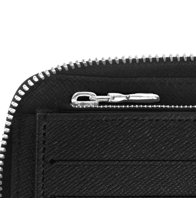 Louis Vuitton Zippy Organizer Taiga Leather