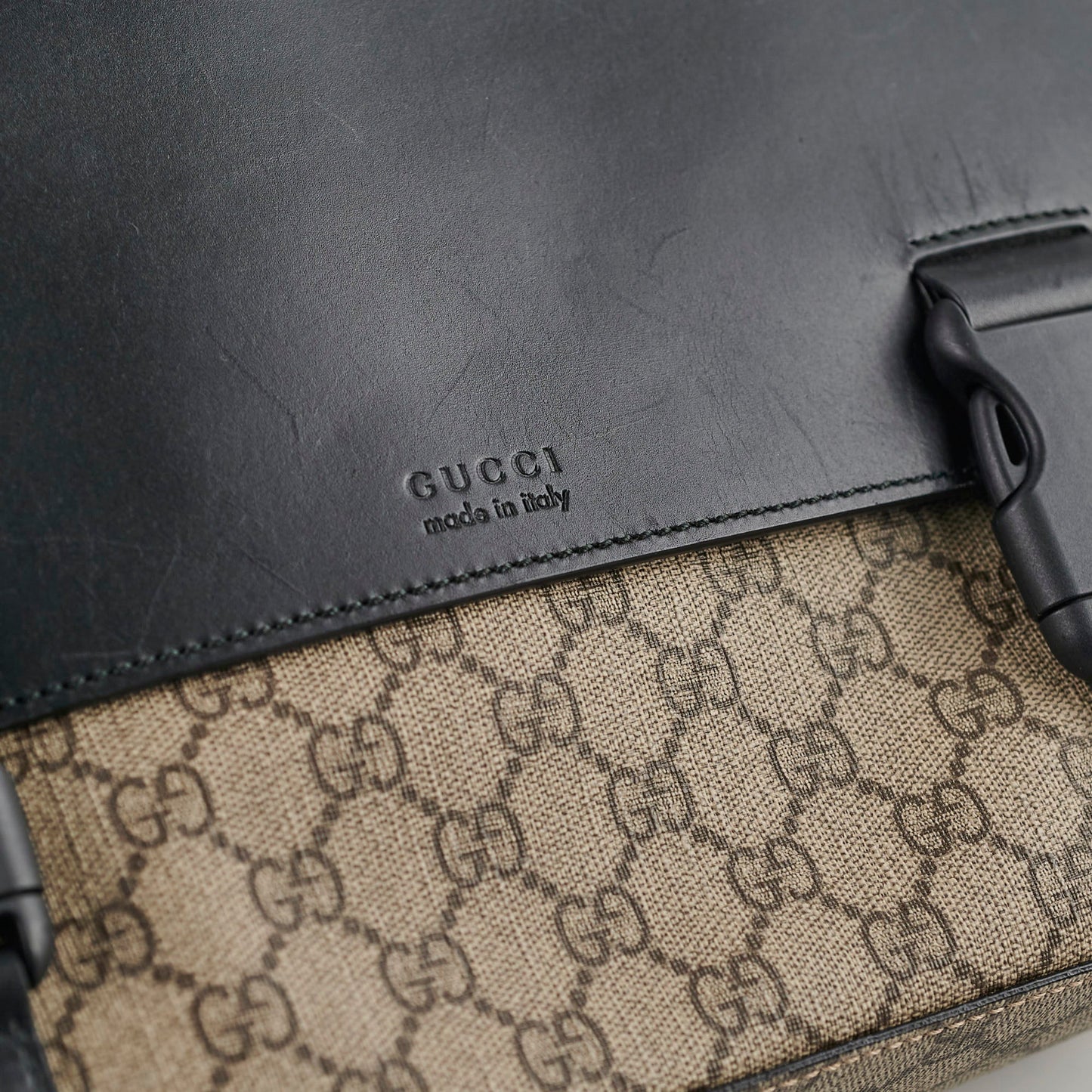 Gucci GG Surpreme Monogram Messenger Bag