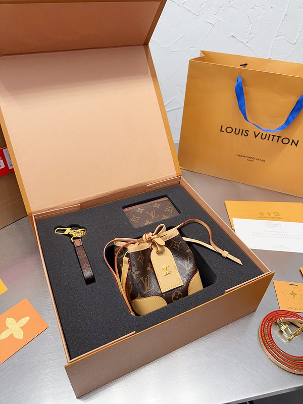 Franco Shops - Louis Vuittons  - 15023