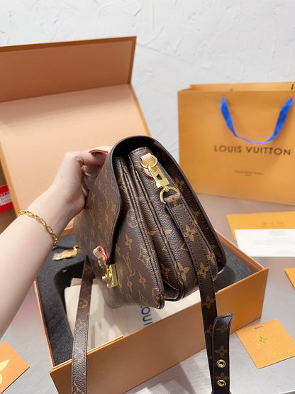 Franco Shops - Louis Vuittons  - 15024