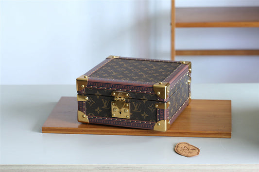 Franco Shops - Louis Vuittons  - 9554