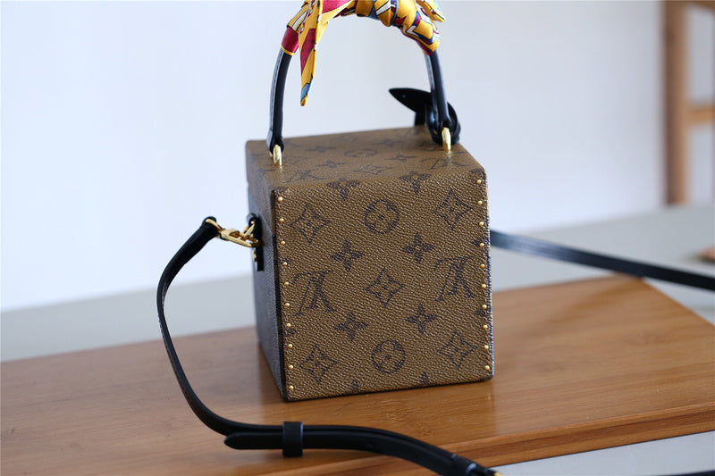 Franco Shops - Louis Vuittons  - 9401