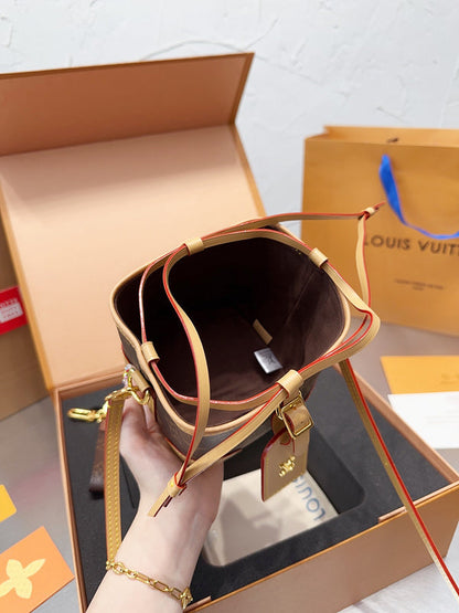 Franco Shops - Louis Vuittons  - 15023