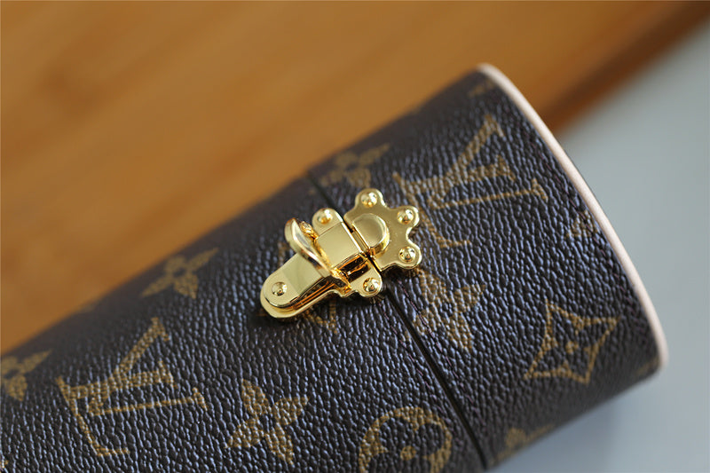 Franco Shops - Louis Vuittons  - 9387