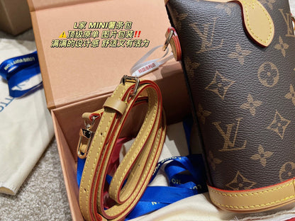 Franco Shops - Louis Vuittons  - 15077