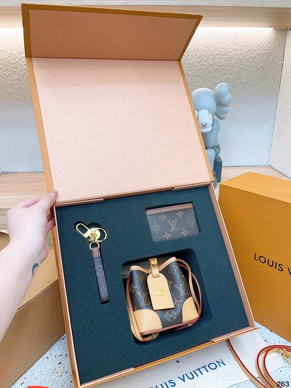 Franco Shops - Louis Vuittons  - 14972