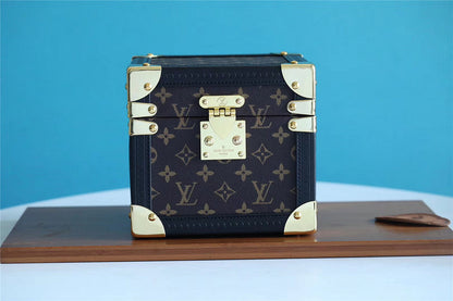 Franco Shops - Louis Vuittons  - 9530