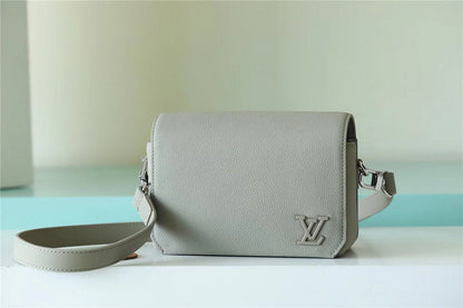 Franco Shops - Louis Vuittons  - 9917