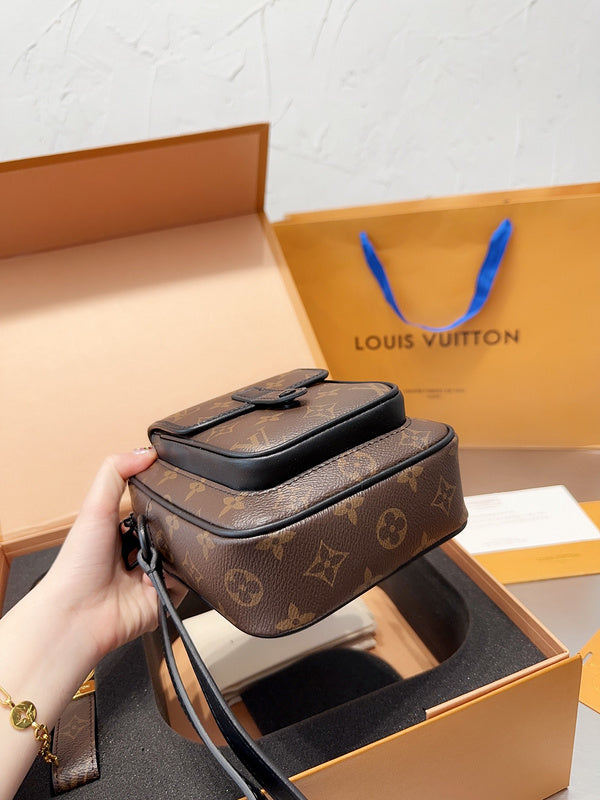 Franco Shops - Louis Vuittons  - 14883