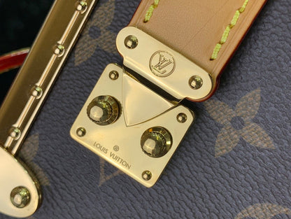 Franco Shops - Louis Vuittons  - 15222