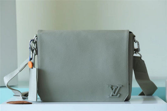 Franco Shops - Louis Vuittons  - 9930