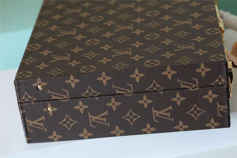 Franco Shops - Louis Vuittons  - 9503