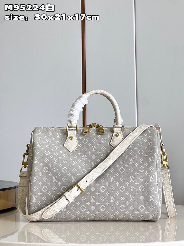 Franco Shops - Louis Vuittons  - 15337