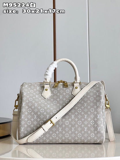 Franco Shops - Louis Vuittons  - 15337