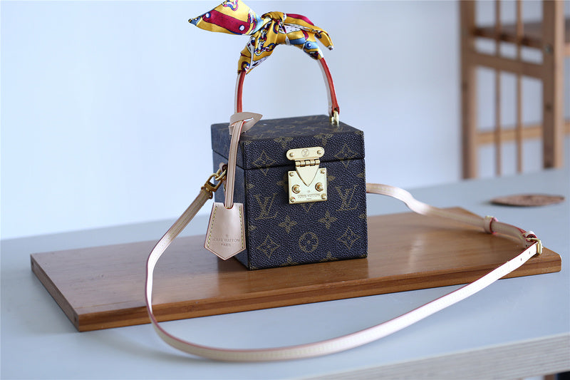 Franco Shops - Louis Vuittons  - 9402