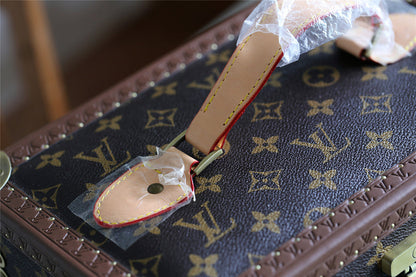 Franco Shops - Louis Vuittons  - 9515