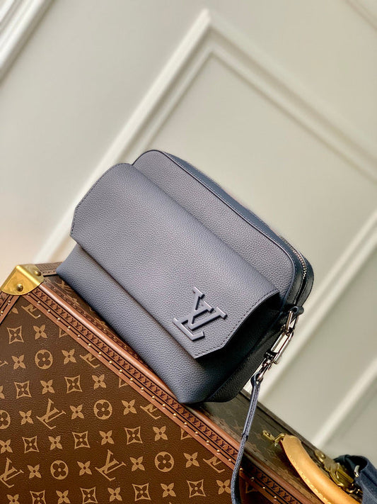 Franco Shops - Louis Vuittons  - 15325