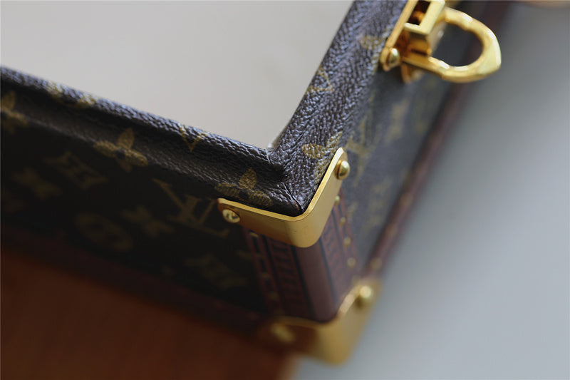 Franco Shops - Louis Vuittons  - 9516