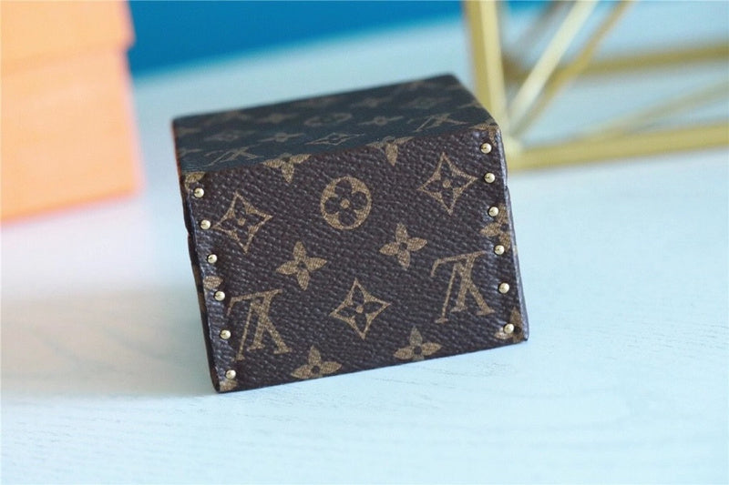 Franco Shops - Louis Vuittons  - 9526