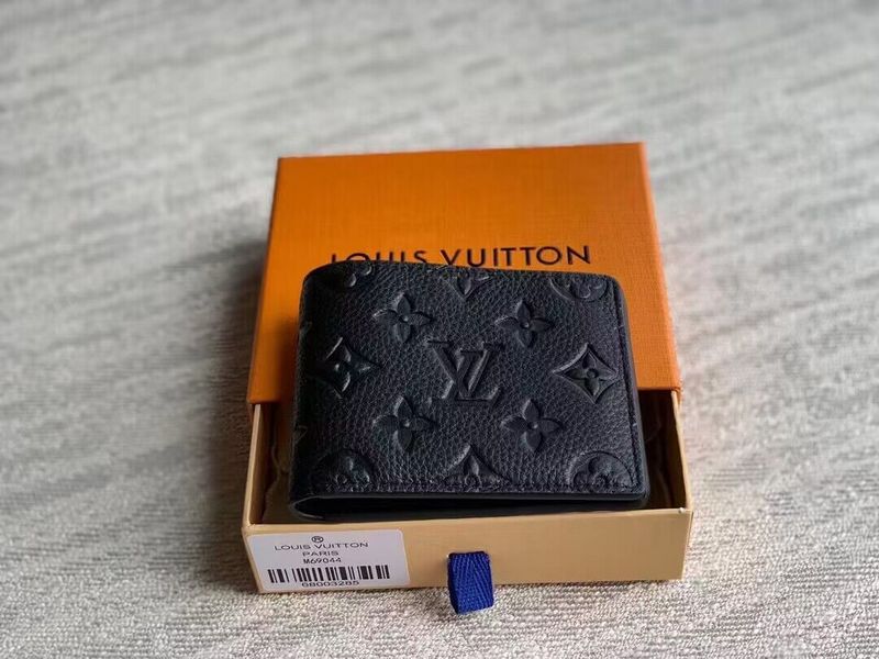 Franco Shops - Louis Vuittons  - 15760