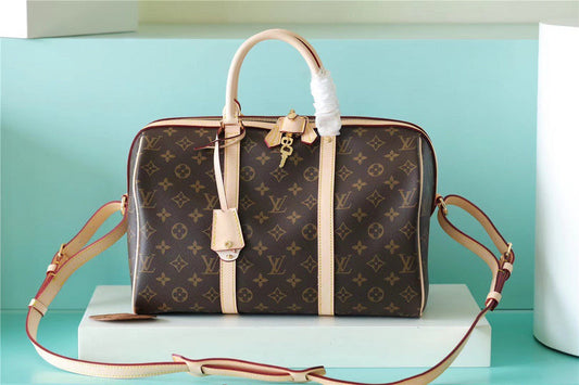 Franco Shops - Louis Vuittons  - 9435