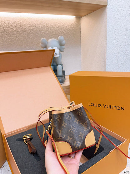 Franco Shops - Louis Vuittons  - 14972