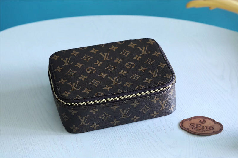 Franco Shops - Louis Vuittons  - 9329