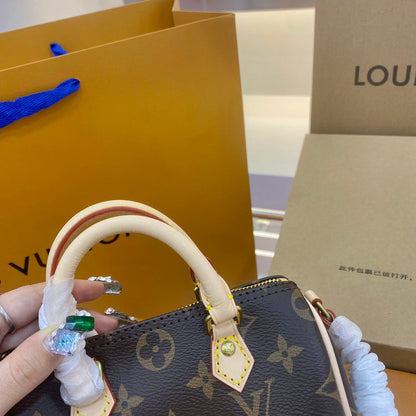 Franco Shops - Louis Vuittons  - 15071