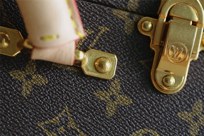 Franco Shops - Louis Vuittons  - 9516