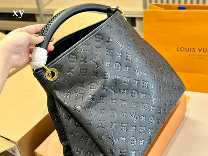 Franco Shops - Louis Vuittons  - 15008