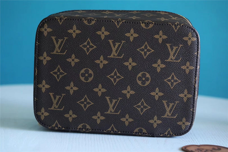 Franco Shops - Louis Vuittons  - 9329