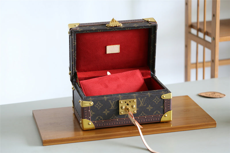 Franco Shops - Louis Vuittons  - 9537