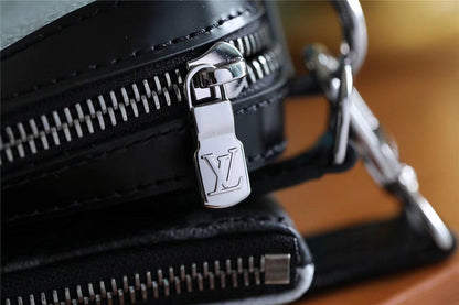 Franco Shops - Louis Vuittons  - 10067