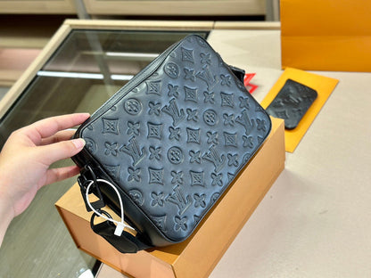 Franco Shops - Louis Vuittons  - 14920