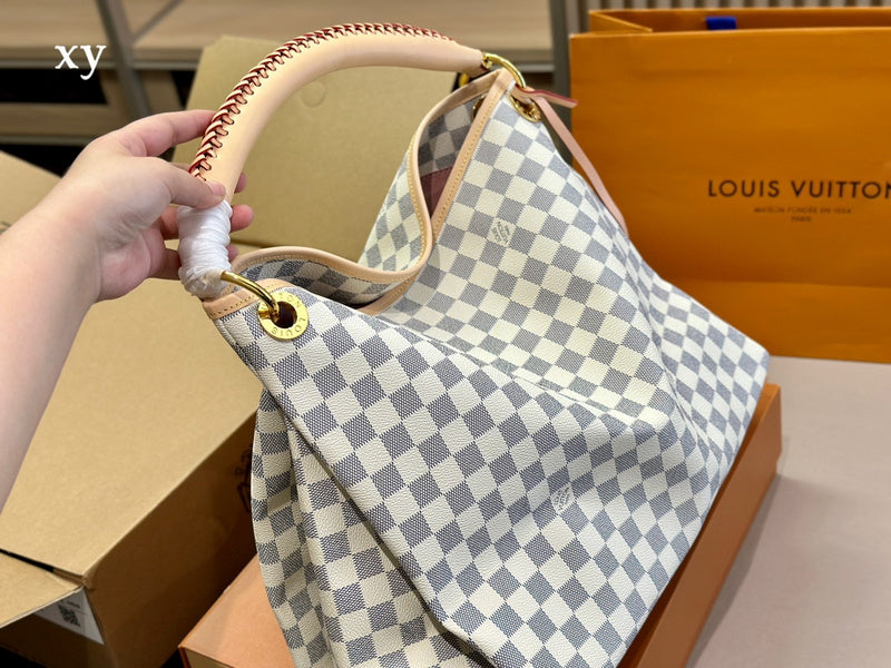 Franco Shops - Louis Vuittons  - 15007