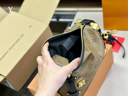 Franco Shops - Louis Vuittons  - 15088