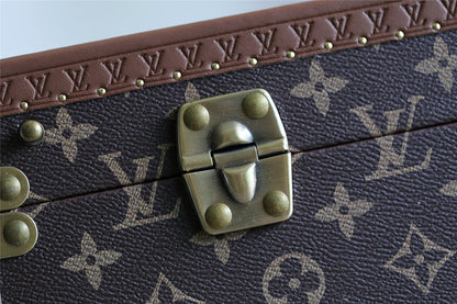 Franco Shops - Louis Vuittons  - 9520