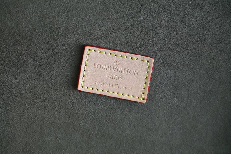Franco Shops - Louis Vuittons  - 9533