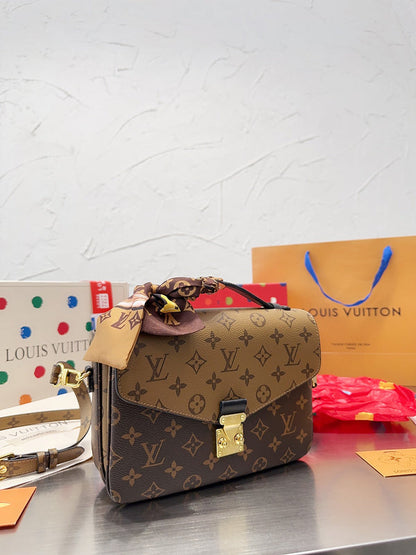 Franco Shops - Louis Vuittons  - 15056