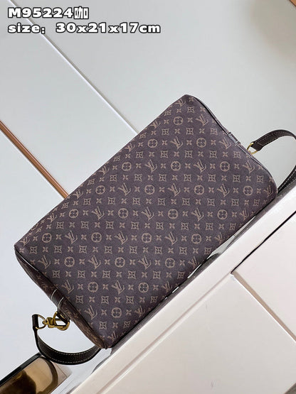 Franco Shops - Louis Vuittons  - 15335