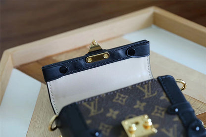 Franco Shops - Louis Vuittons  - 9322