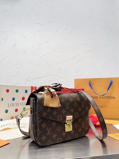 Franco Shops - Louis Vuittons  - 15059