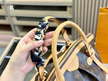 Franco Shops - Louis Vuittons  - 15011