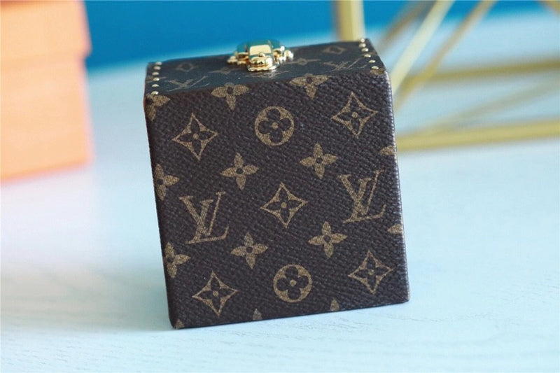 Franco Shops - Louis Vuittons  - 9525