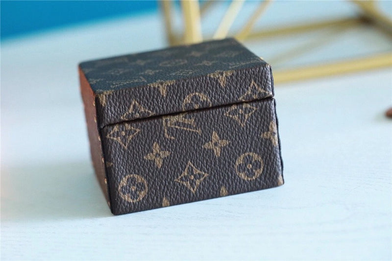 Franco Shops - Louis Vuittons  - 9526