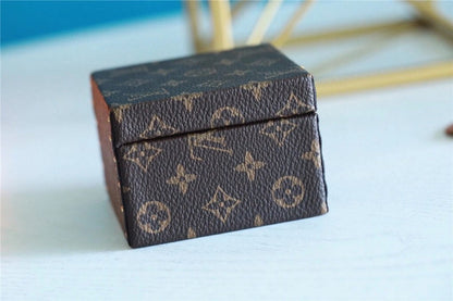 Franco Shops - Louis Vuittons  - 9526