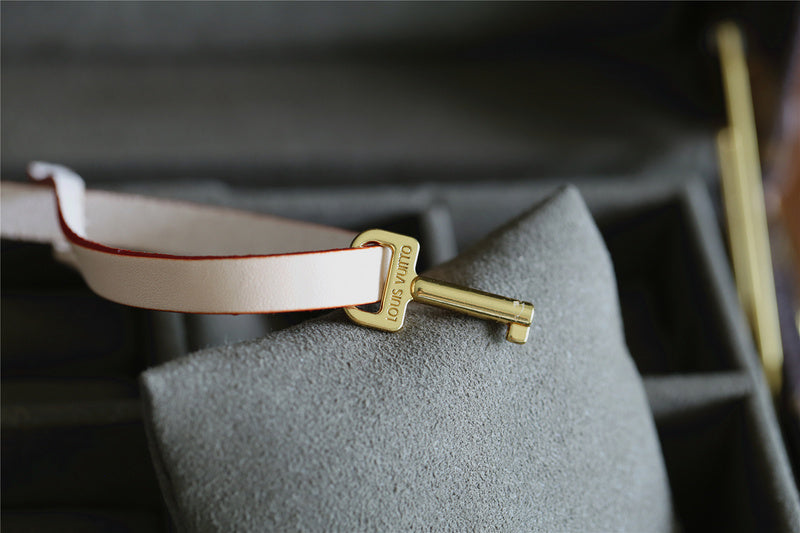 Franco Shops - Louis Vuittons  - 9547